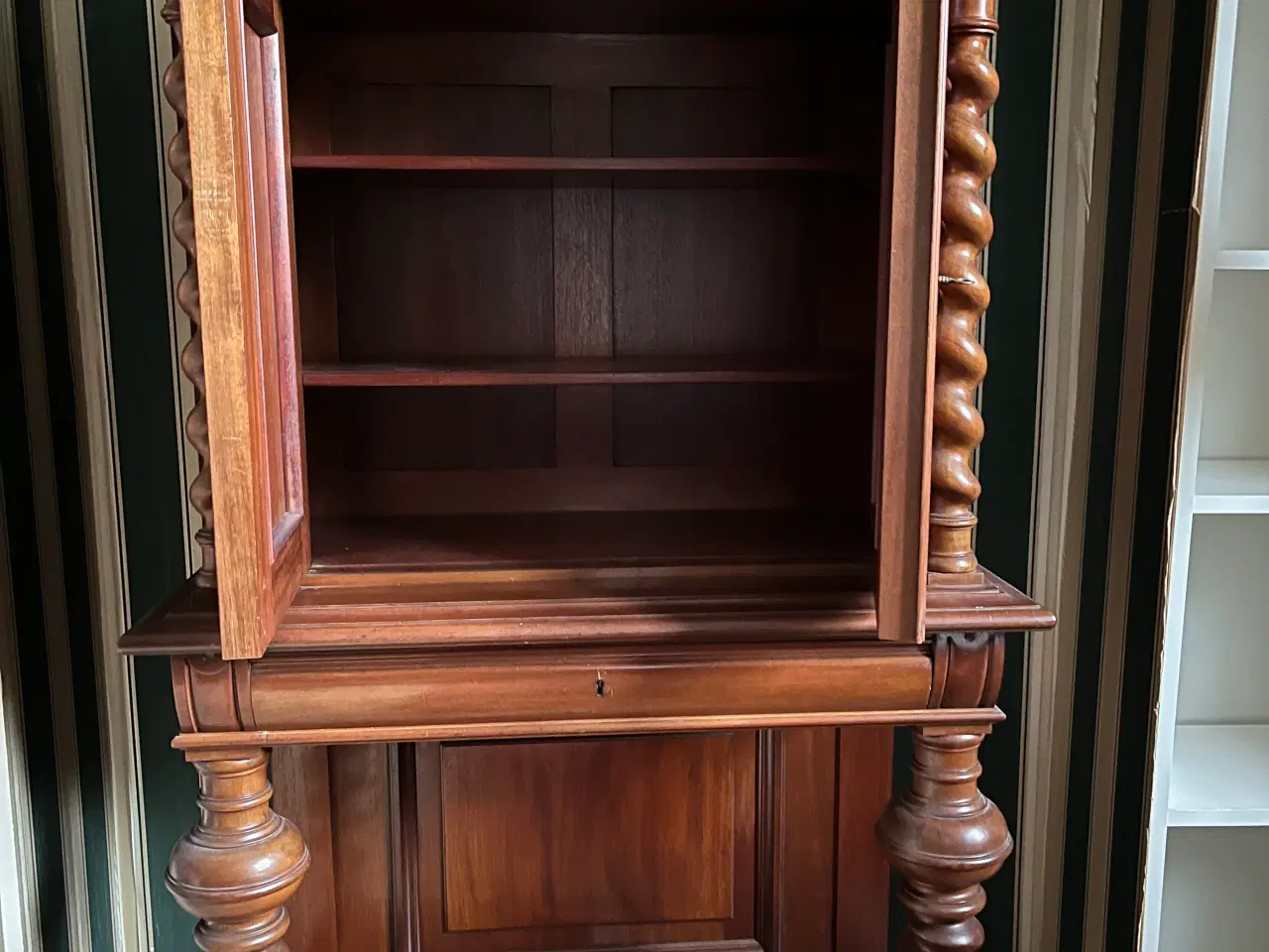 Billede 2 - Tobaksskab