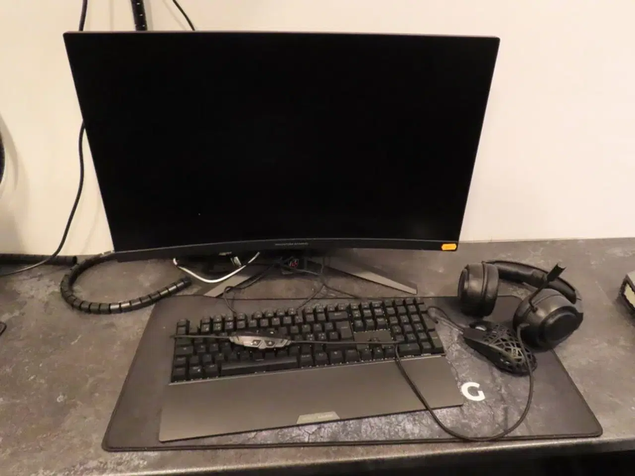 Billede 1 - 27" curved gaming monitor, ASROCK PHANTOM GAMING pg27f15rs1a