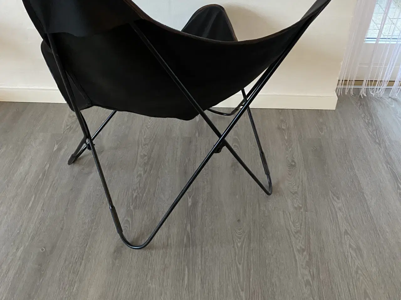 Billede 3 - Velholdt Sort Flagermusstol