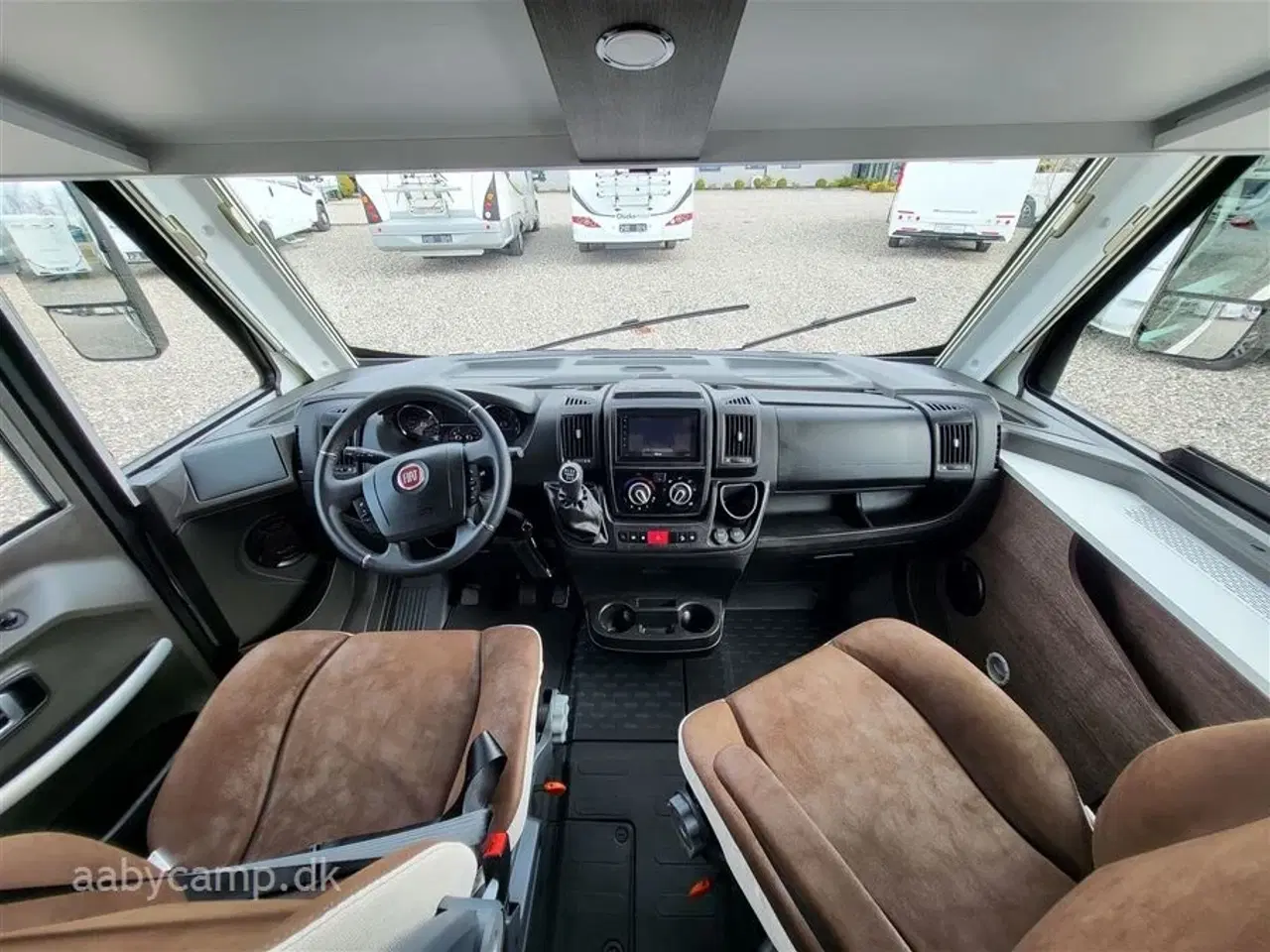 Billede 6 - 2020 - Benimar Amphitryon 957   Lave enkeltsenge. ende badeværelse.face to face siddegruppe.