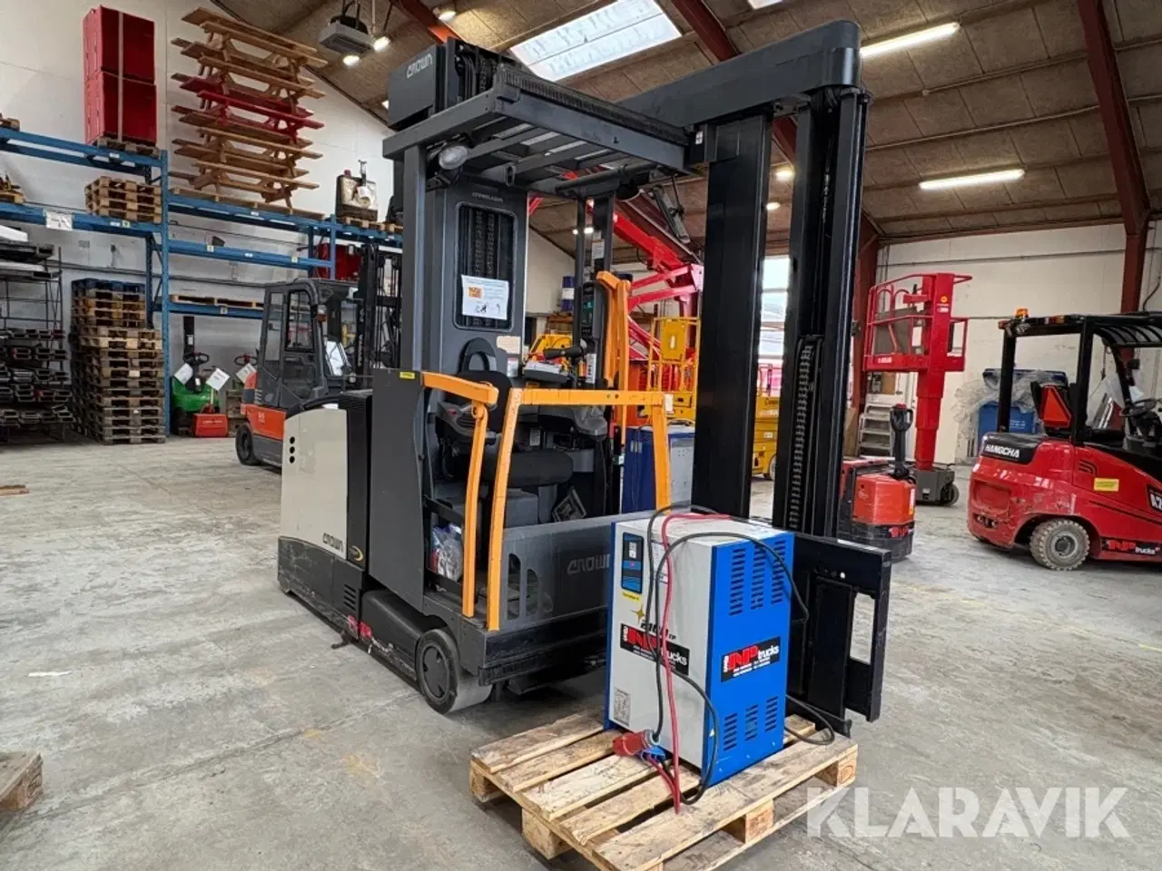 Billede 2 - Smalgangstruck Crown TSP6000-1.0 med lader