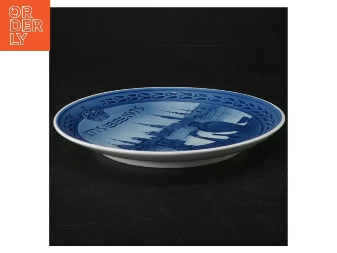 Billede 3 - Blå og hvid porcelænplatte fra Royal Copenhagen (str. 18 cm)