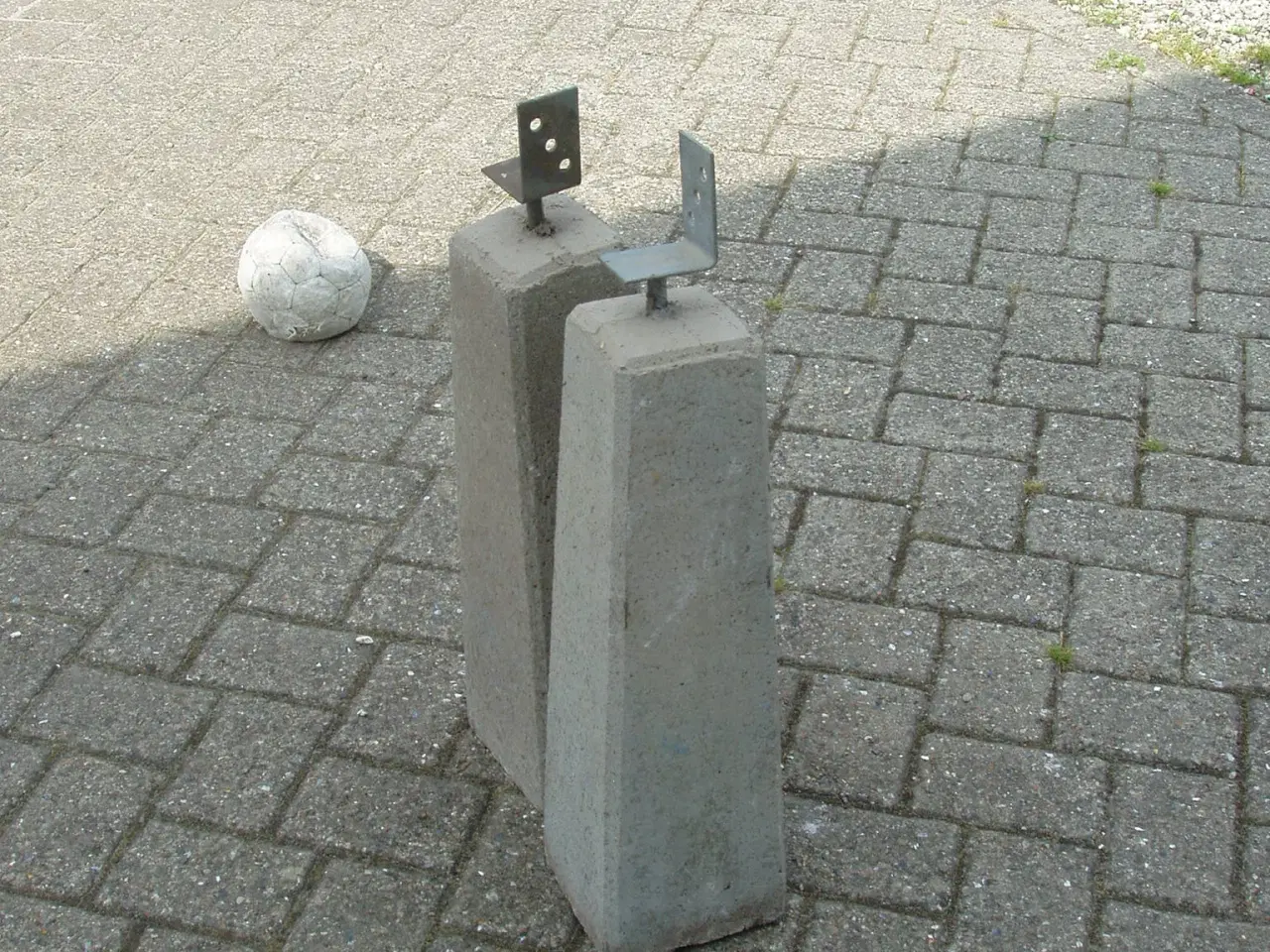 Billede 1 - betonstolpe