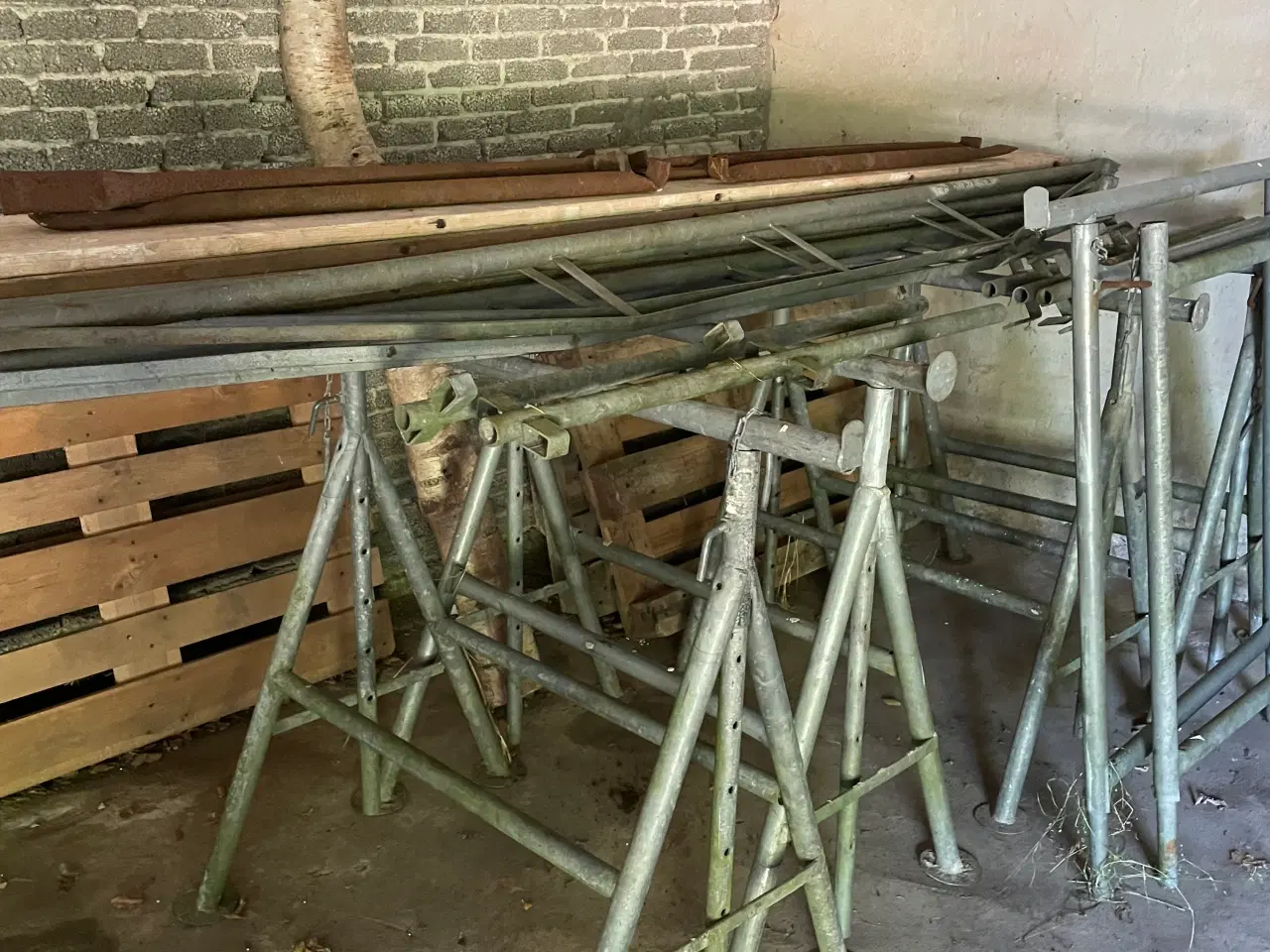 Billede 4 - Komplet stillads med 4 bukke