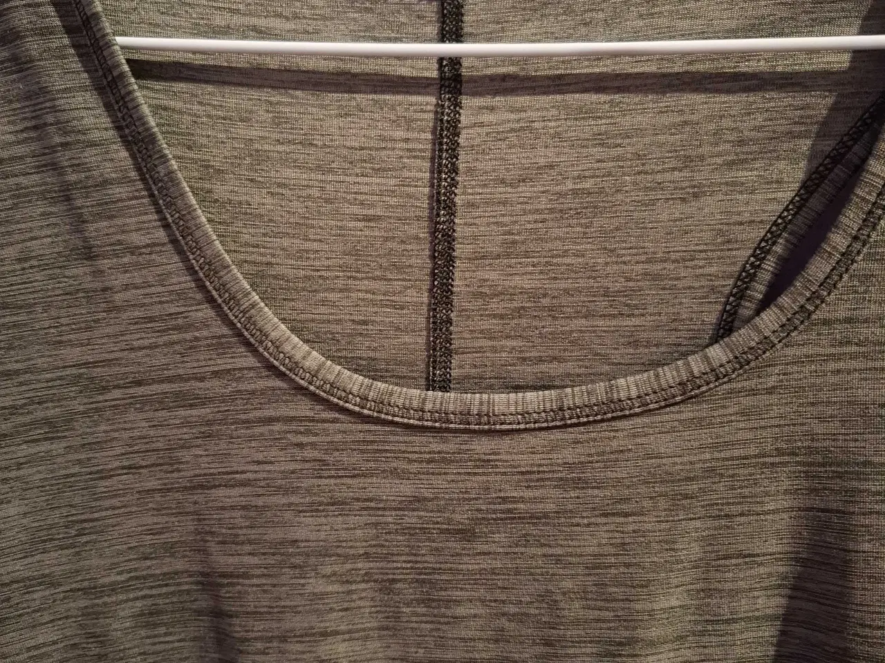 Billede 3 - Grå lækker fitness top