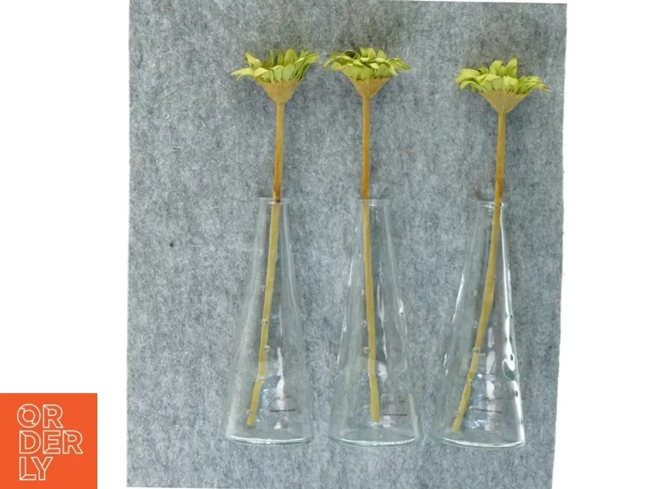 Billede 2 - Vaser med blomster fra Ikea (str. 18 x 7 cm)