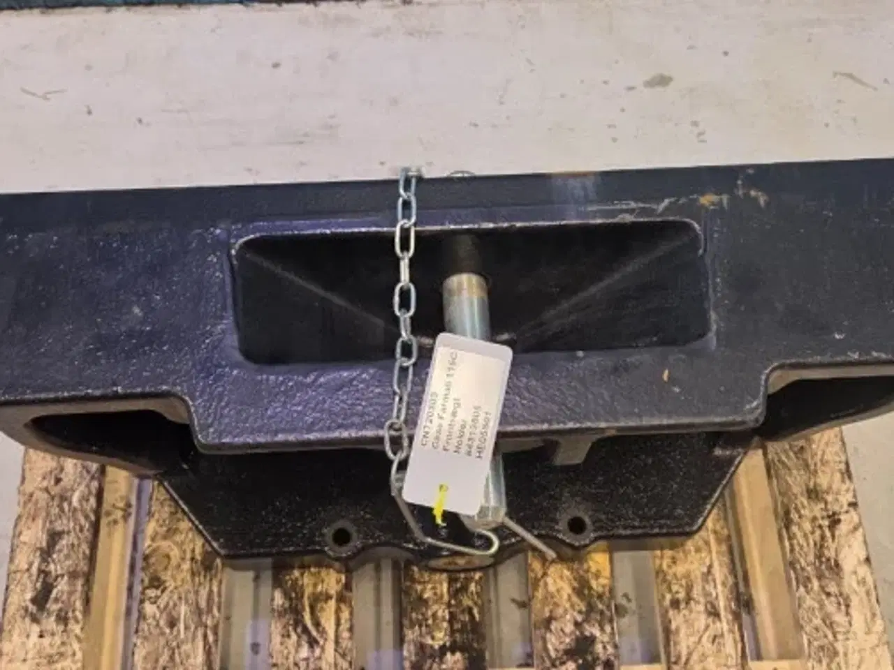 Billede 3 - Case Farmall 115C Frontvægt Holder 84313805