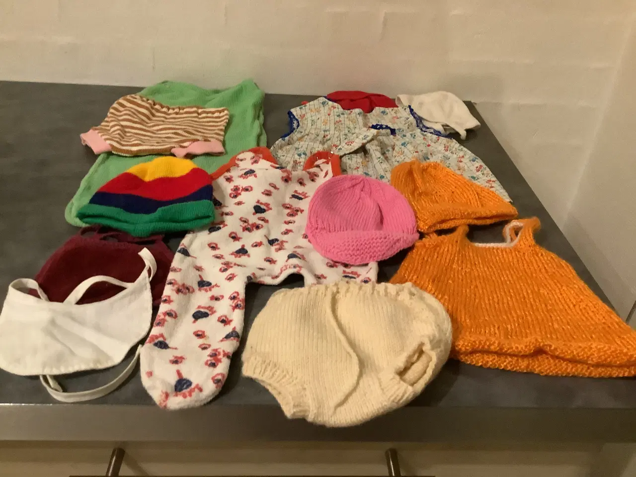 Billede 1 - Assorterede dukketøj til store dukker