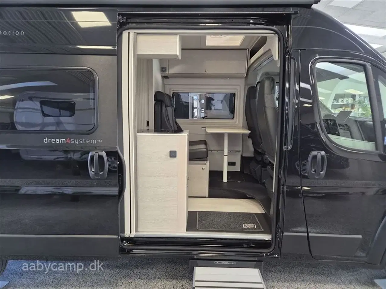 Billede 5 - 2023 - Tourne 6.0   solcelle. 200 Ah lithium Batteri. 2000w Inverter. kompressor køleskab. Elektrisk gulvvarme. Webasto Dieselfyr. Anhængertræk. udvendig bruser. Kun 43,000 km!!!