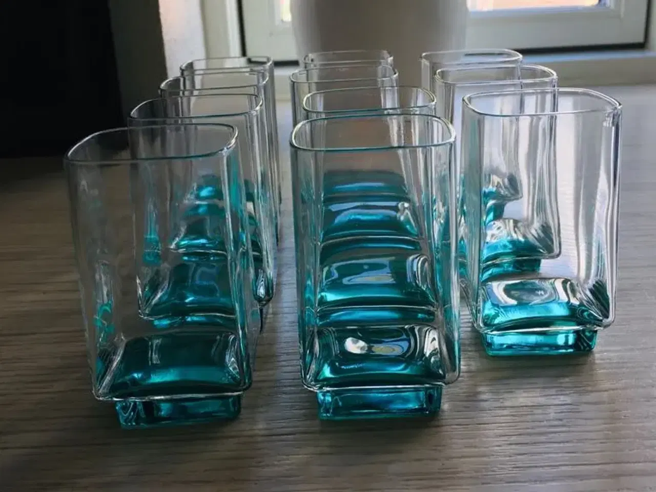 Billede 3 - 11 firkantede shotglas med tyrkis bund