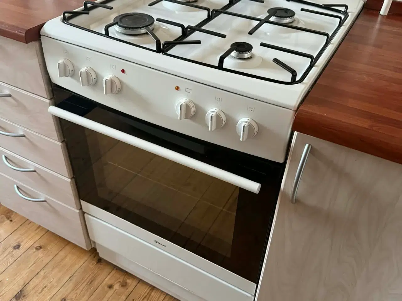 Billede 1 - Fint og fuldt funktionelt gaskomfur med elovn 