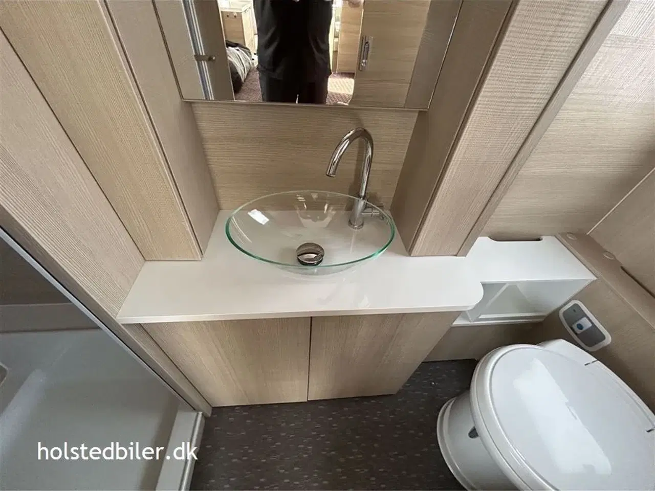Billede 12 - 2019 - Adria Adora 572 UT   Enkeltsenge og ende bad/wc