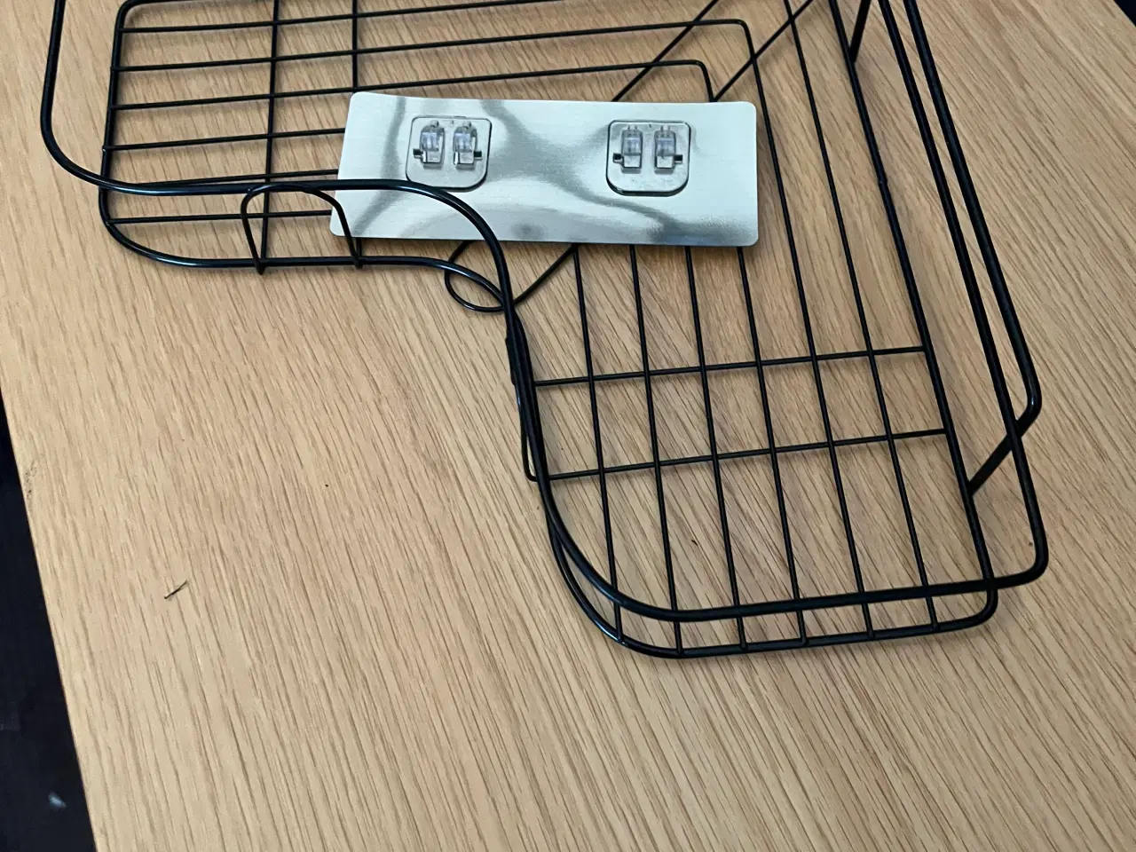 Billede 11 - Billeder, hundeskåle, trækasse, hylde til bad. 