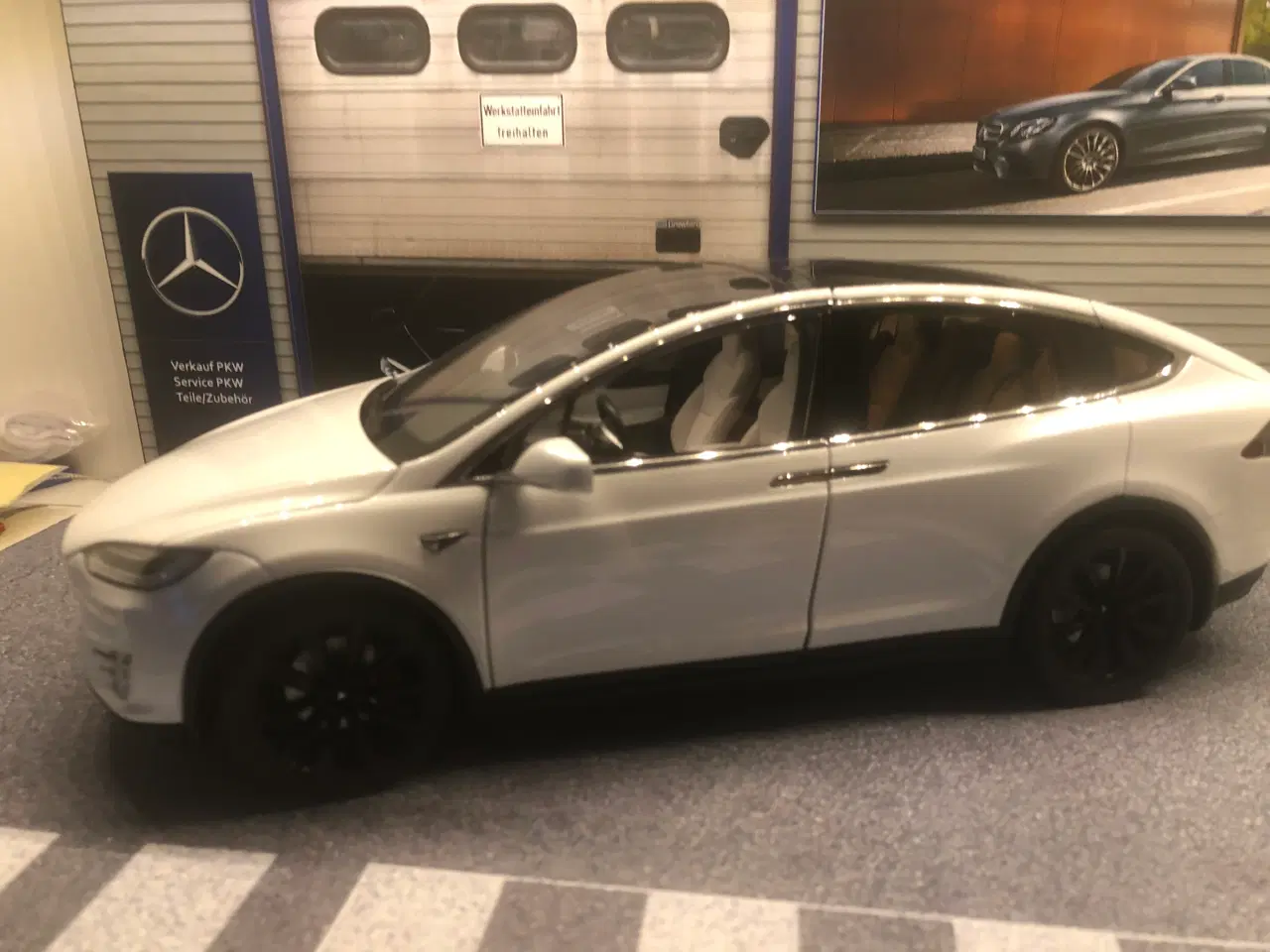 Billede 2 - 1:18 Tesla Model X p100