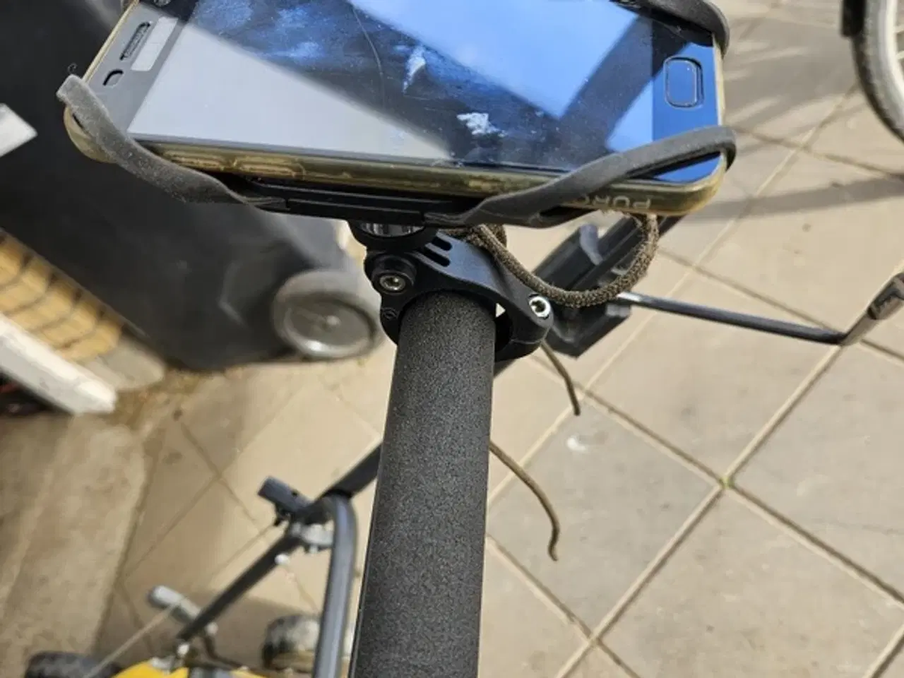 Billede 4 - Mobilholder til cykelstyr eller plæneklipperen. 