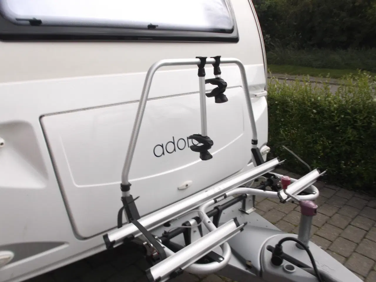 Billede 2 - Thule Cykelstativ til 2 cykler/ elcykler med lås.