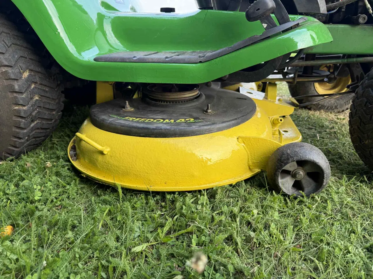 Billede 6 - John Deere LT170 – 16 hk V-Twin havetraktor (2005)