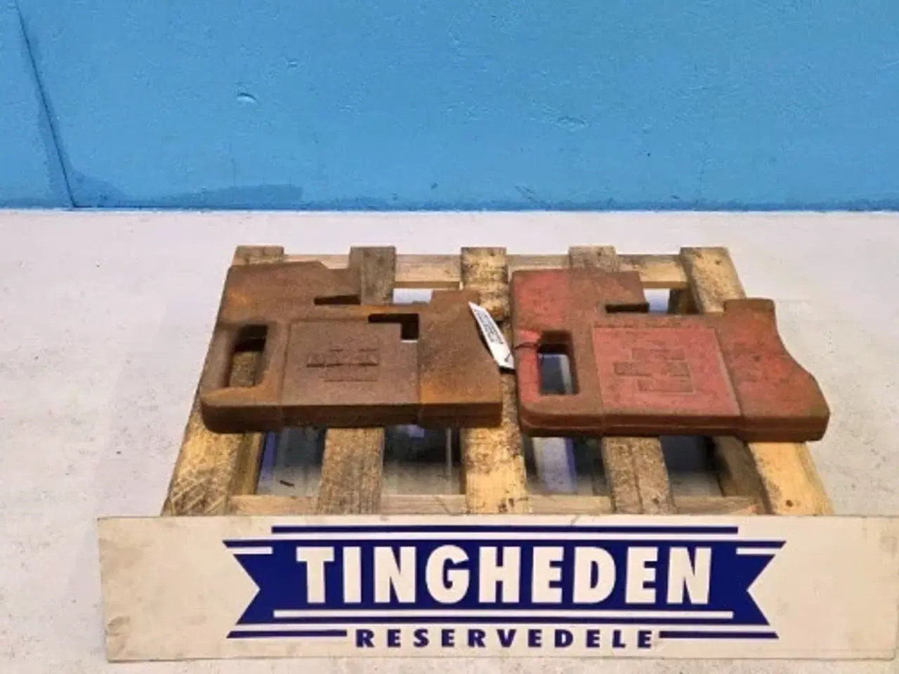 Billede 1 - Case 1456 Frontvægt Sæt 383393R1