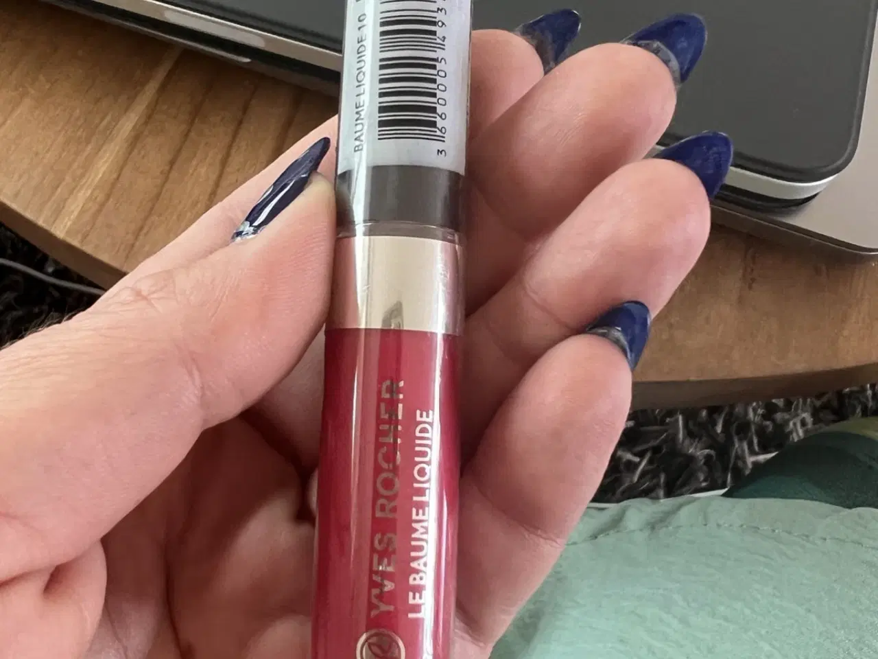 Billede 2 - Nye lipgloss fra Yves Rocher og Sandstone 