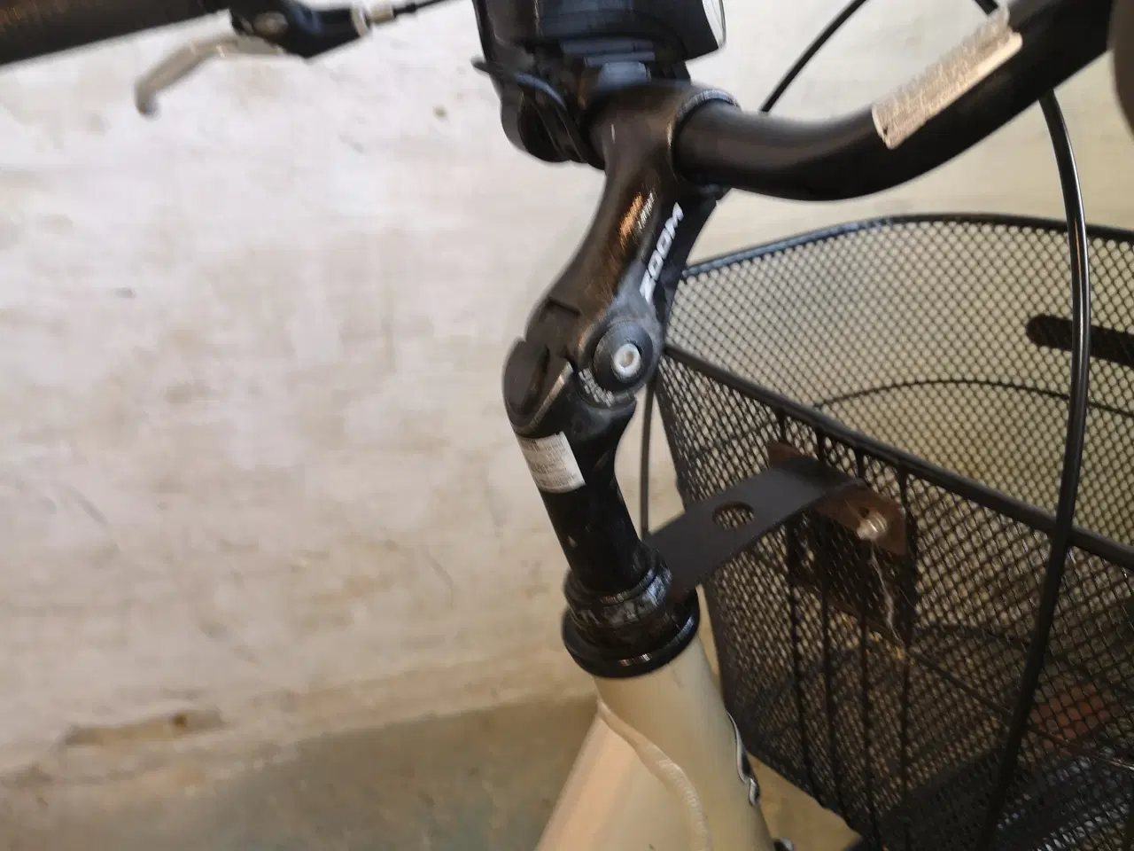 Billede 12 - Mustang concept 28" 55cm  dæk som ny , for- og bag