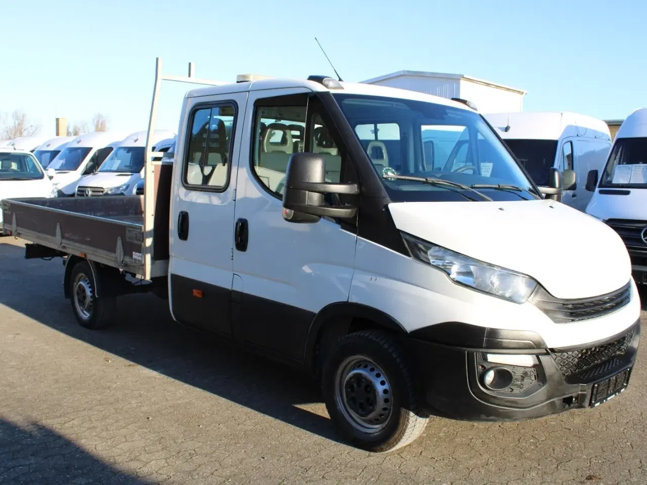 Billede 2 - Iveco Daily 2,3 35S14 Mandskabsvogn m/lad