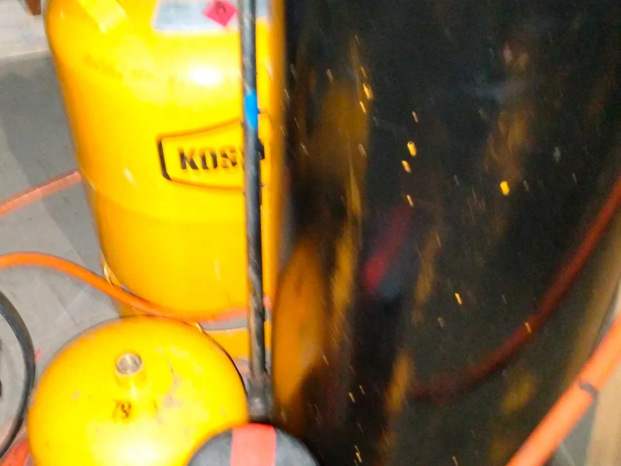 Billede 5 - Varmekanon med 3 flasker gas samt brandslukker