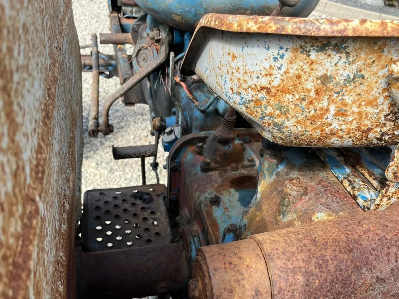 Billede 11 - Fordson Major Motoren mangler, men mange god dele.