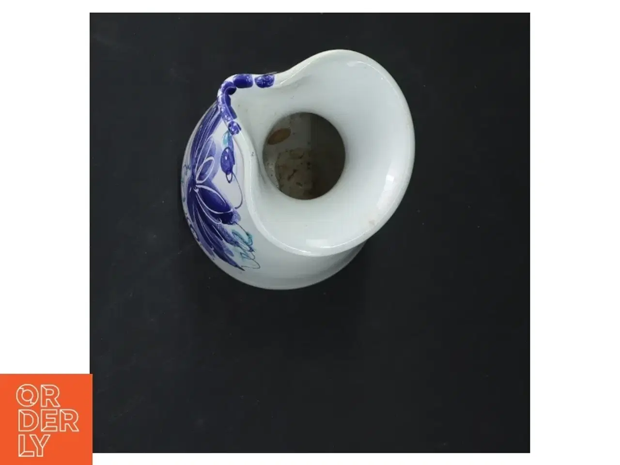 Billede 3 - Keramisk kande med blåt blomsterdesign (str. 16,5x9,5 cm)