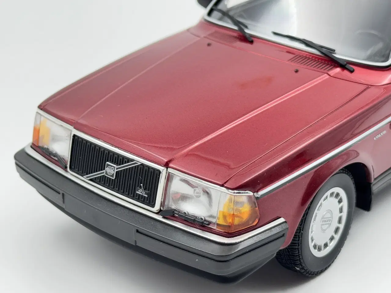 Billede 5 - 1986 Volvo 240 GL Super flot og detaljeret - 1:18