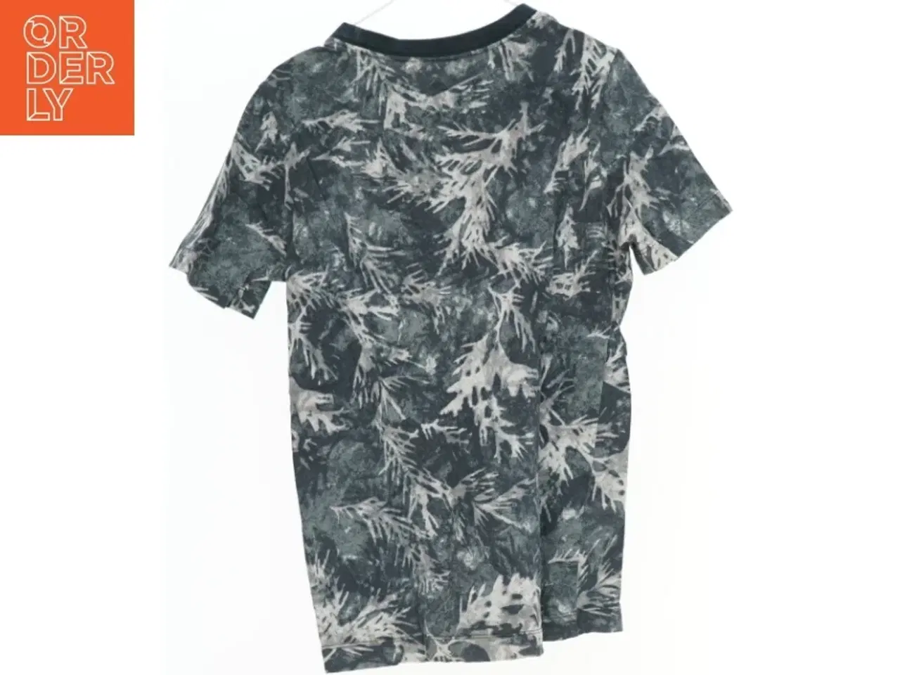 Billede 2 - Kortærmet T-shirt med mønster fra Nike (str. L)