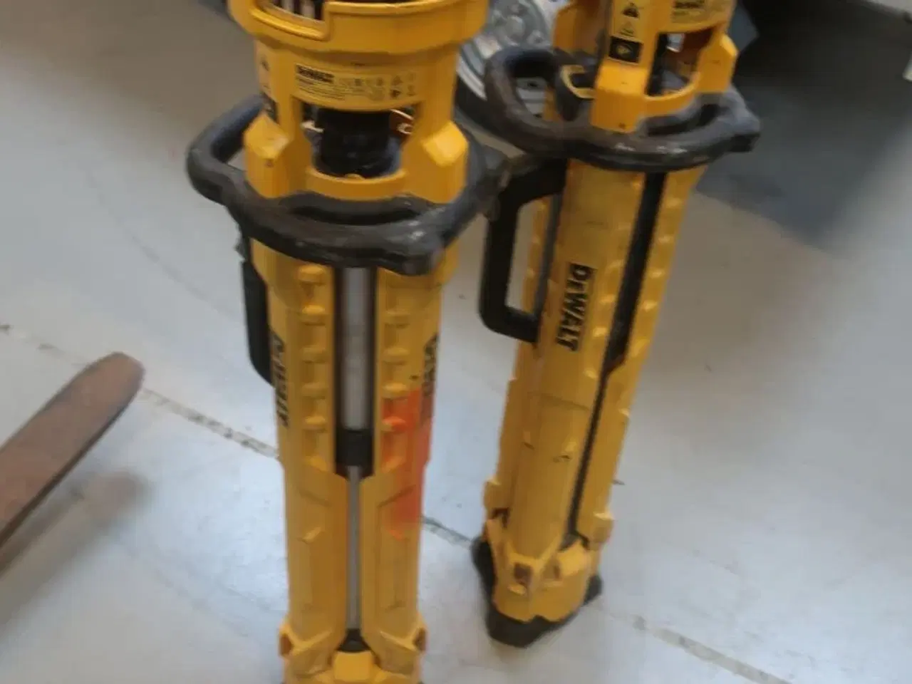 Billede 2 - 2 stk. lamper DEWALT DCL079