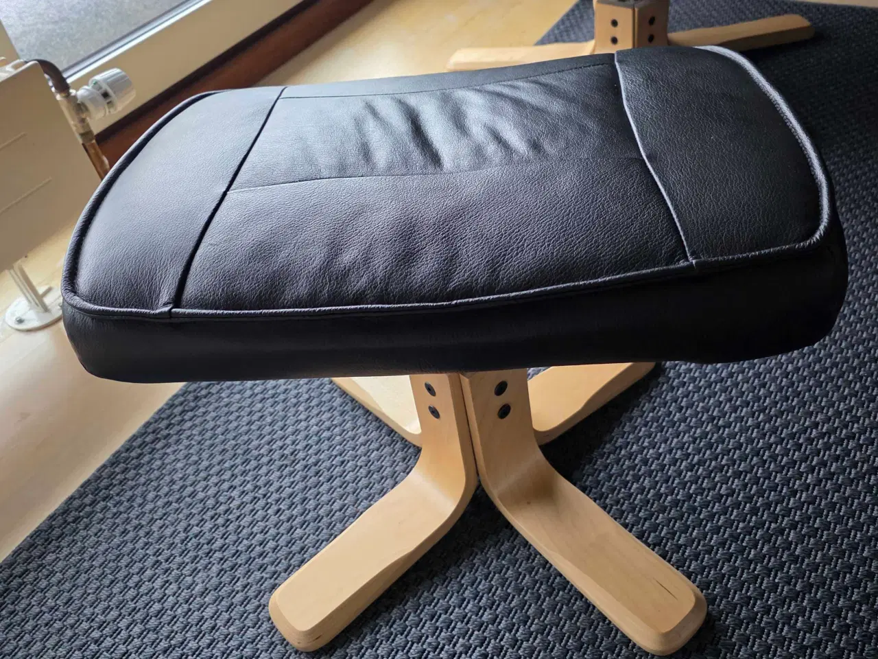 Billede 4 - Hjort Knudsen Genova lænestol med fodskammel 