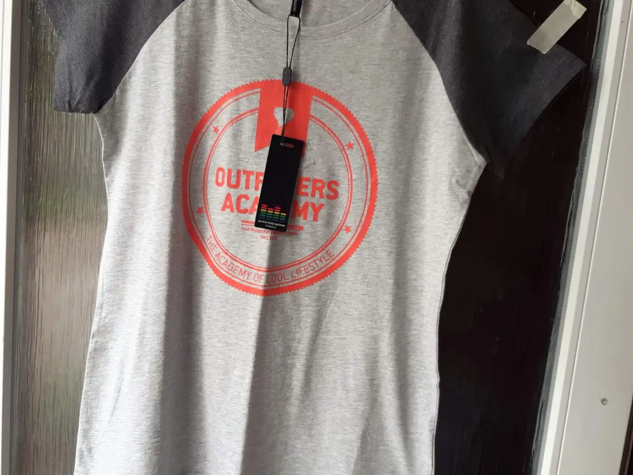 Billede 2 - T-shirt, Outfitters - NY