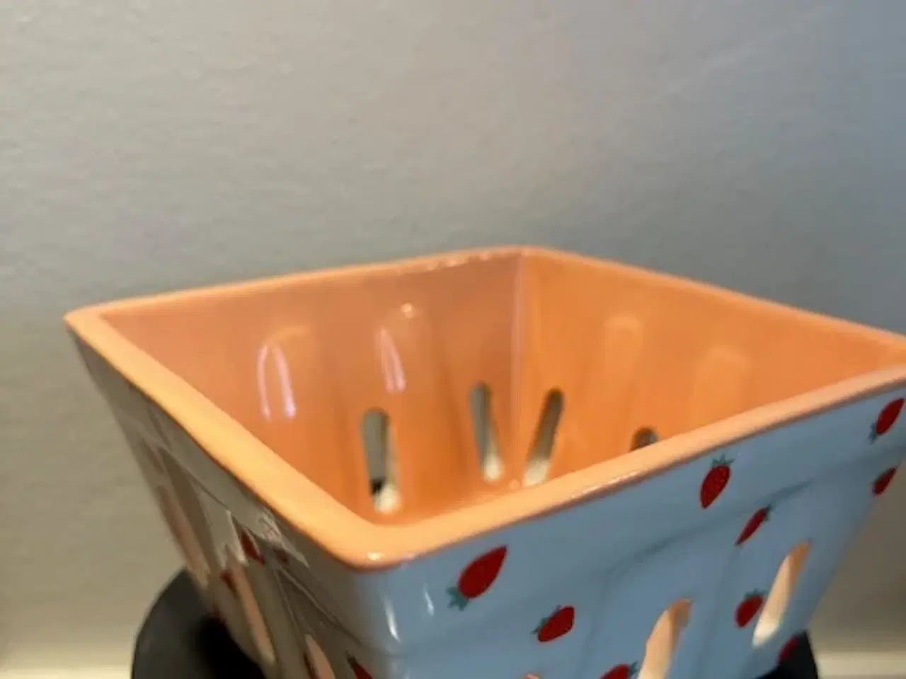 Billede 2 - Charmerende Jordbær-keramikskåle (4 stk.)