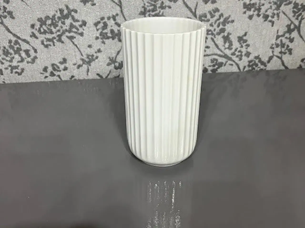 Billede 2 - Klassisk Lyngby Vase – Hvid – 15 cm