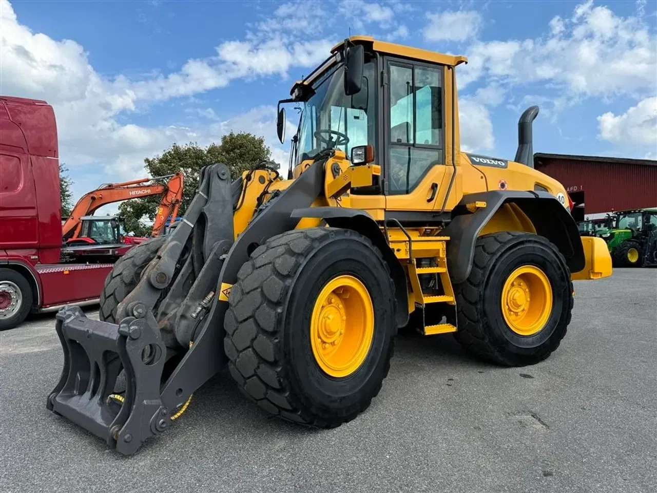 Billede 1 - Volvo L 60 G KUN 7300 TIMER! MED SKOVL OG GAFLER!