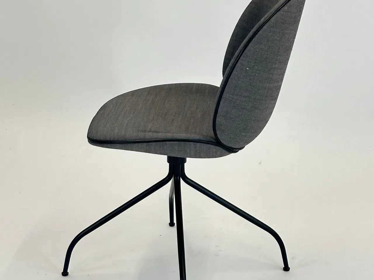 Billede 4 - GUBI | Beetle Meeting Chair (Grå)