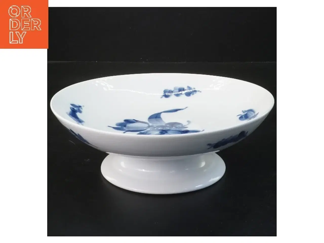 Billede 1 - Porcelæns skål på fod med blå blomst motiv fra Royal Copenhagen (str. 21,5 cm)