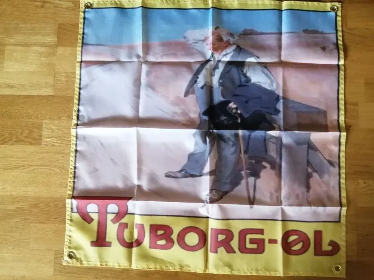 Billede 13 - øl banner som der er i loftet på Engelske barer