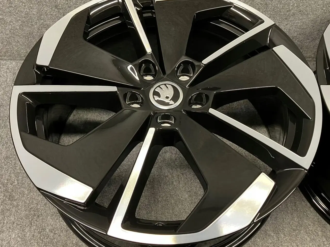 Billede 5 - ALUFÆLGE SKODA OCTAVIA IV RS 5E3 18"