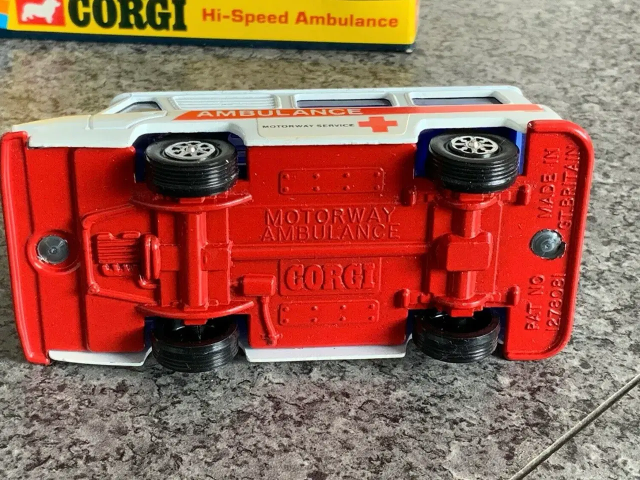 Billede 4 - Corgi Toys No. 700 Hi-Speed Ambulance, scale 1:36