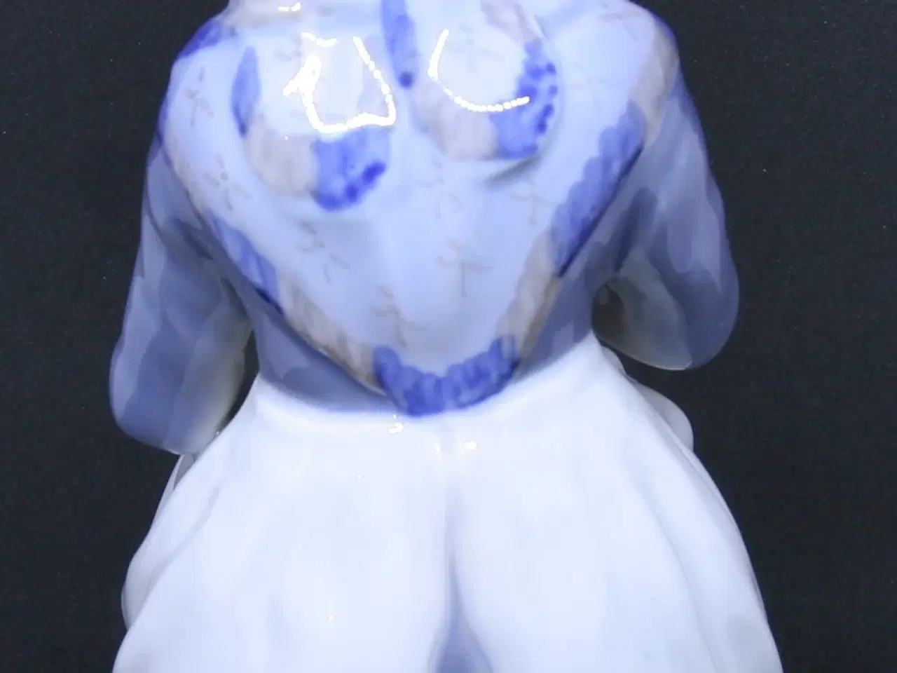 Billede 3 - Royal Copenhagen Porcelænsfigur Amagerpige 