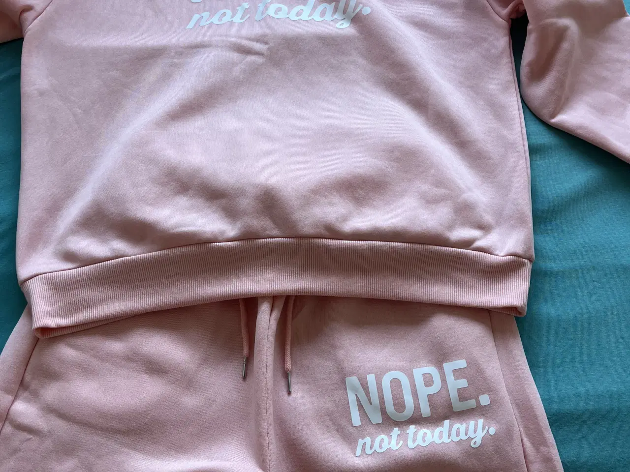 Billede 2 - Joggingsæt str L 