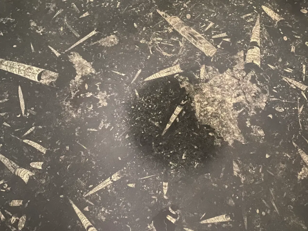 Billede 3 - Stenbord med forsiller stort og tungt spisebord