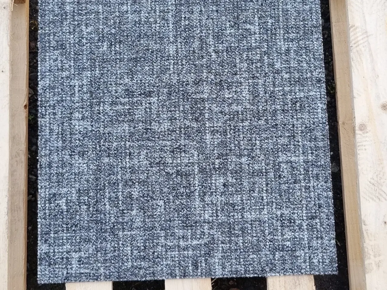 Billede 1 - Tæppefliser Grå med lys mønster