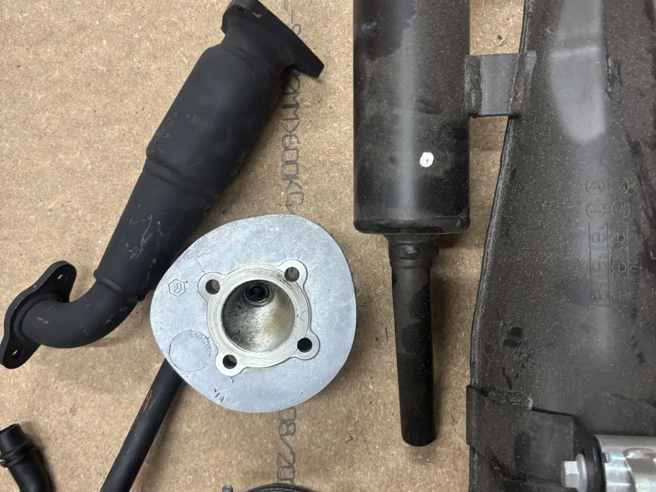 Billede 1 - Piaggio Ape cylinder og udstødning 