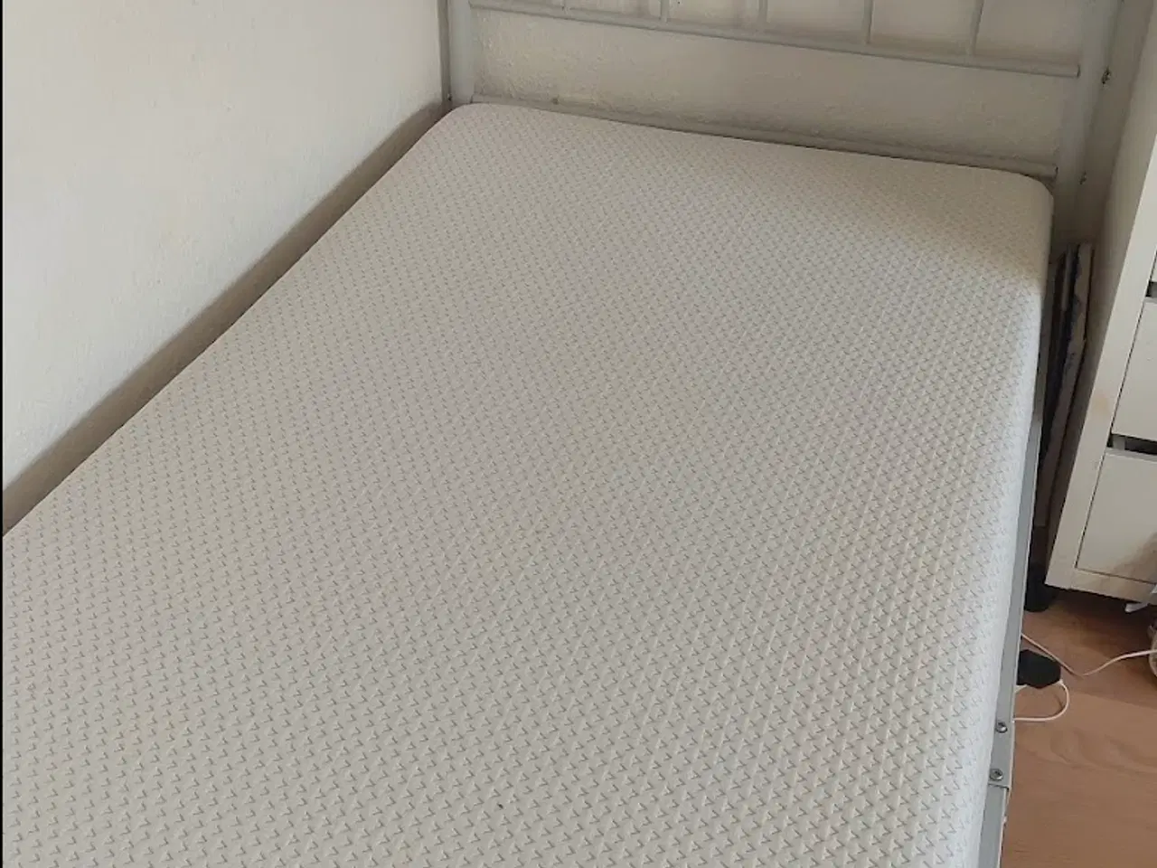 Billede 2 - Metal/stålseng til salg