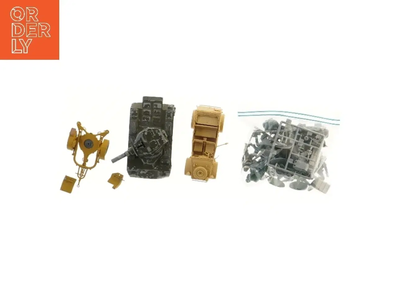 Billede 1 - Sæt af militær legetøjskøretøjer og figurer (str. 12 cm)