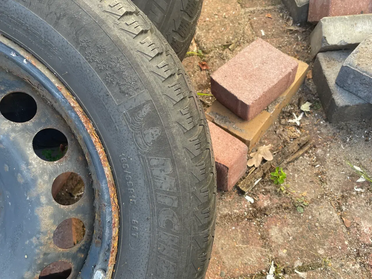 Billede 2 - 4 vinterdæk 185/65r15