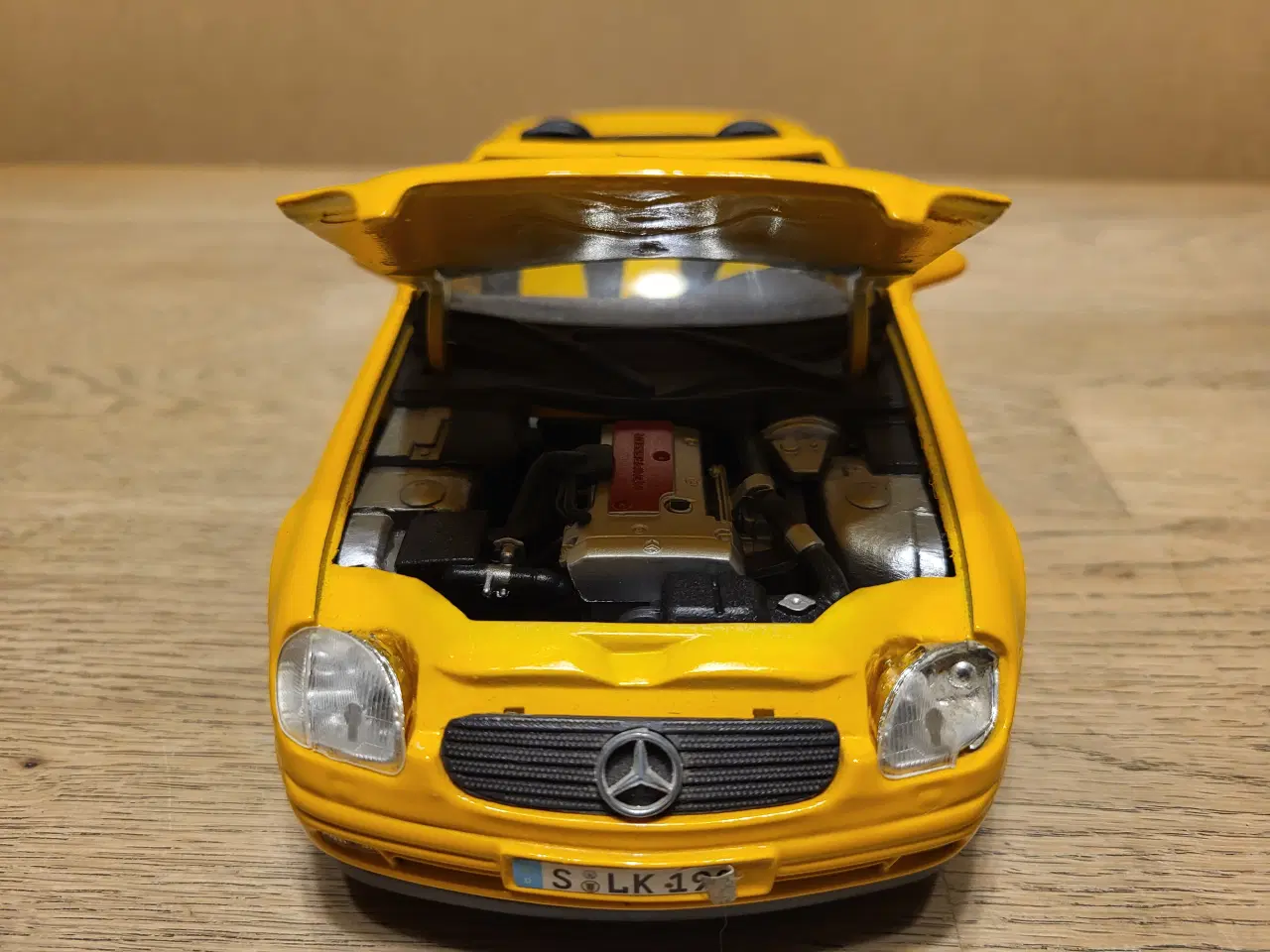 Billede 7 - Modelbil, Mercedes SLK 230. Skala 1/18